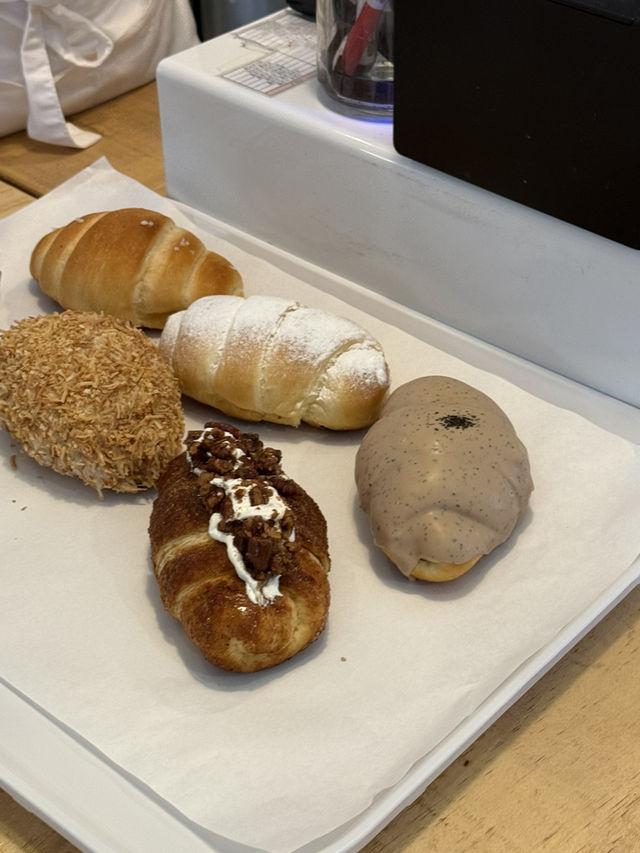 韓國首爾/Artist Bakery 超好吃的鹽可頌🥐