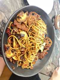 A cozy cafe serving local & Western Food : 21 Fusion