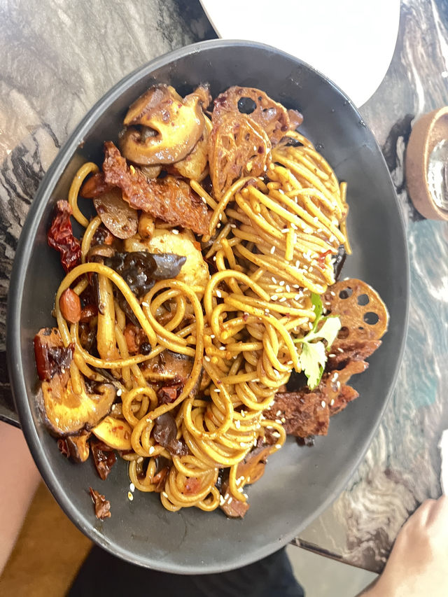 A cozy cafe serving local & Western Food : 21 Fusion