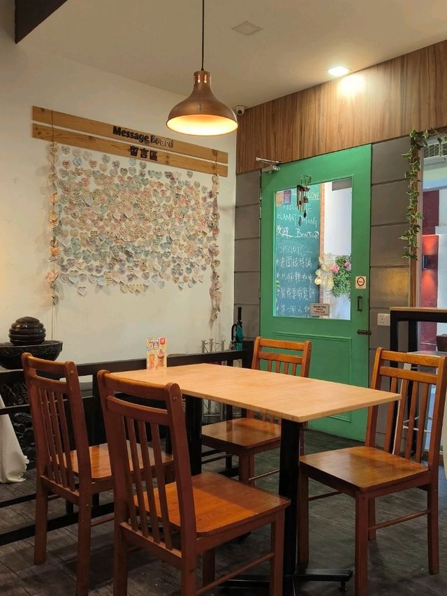 Vintage Vibes & Pasta Perfection in JB!