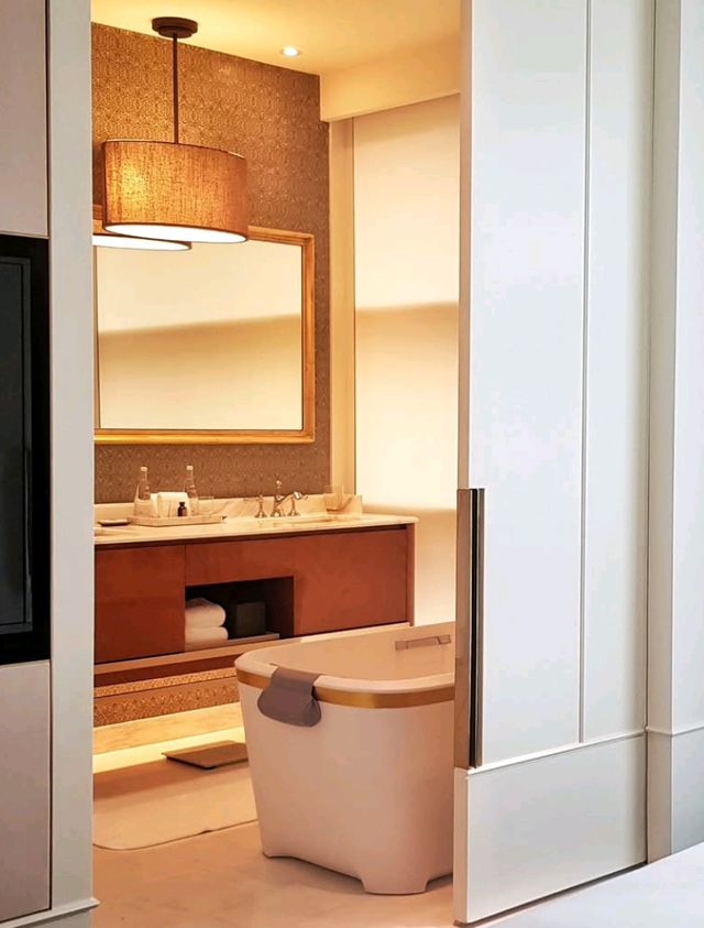 Love in the Heart of the City – Rosewood Bangkok Romance Retreat