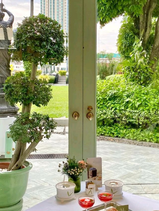 🌸 Whisper of Elegance: A Blissful Escape at The Authors’ Lounge Bangkok ☕📚