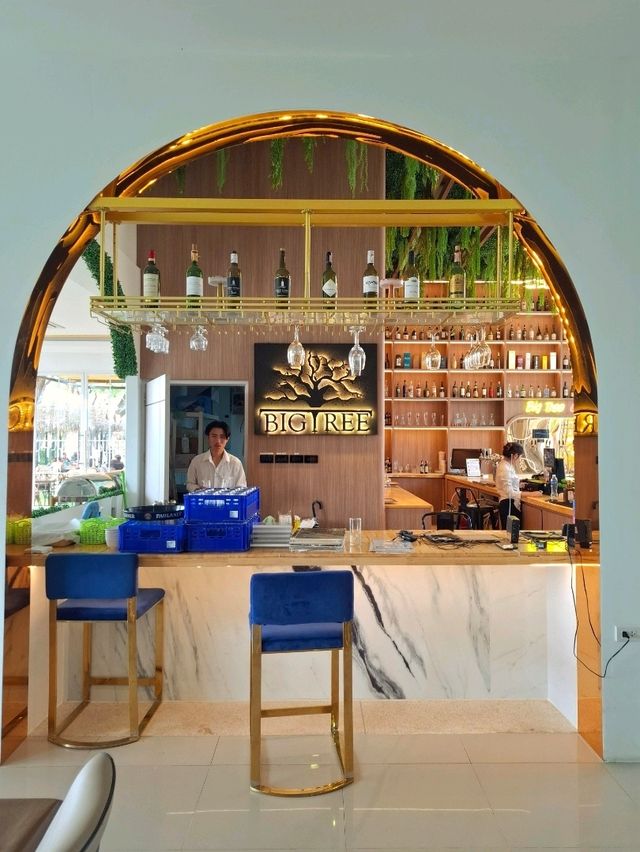 BIG TREE ร้านอาหารวิวดี