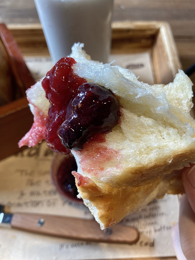 【韓国🇰🇷狎鴎亭カフェ】Standard Bread スタンダードブレッド