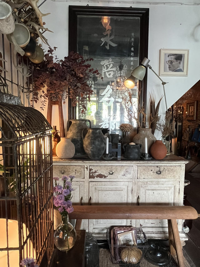 【バンコク】花市場のナンバーワンカフェ「Floral Café at Napasorn」