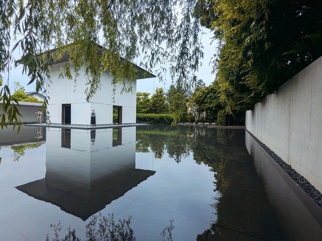 金澤 | 鈴木大拙館，位於市區內的深沉寂靜。