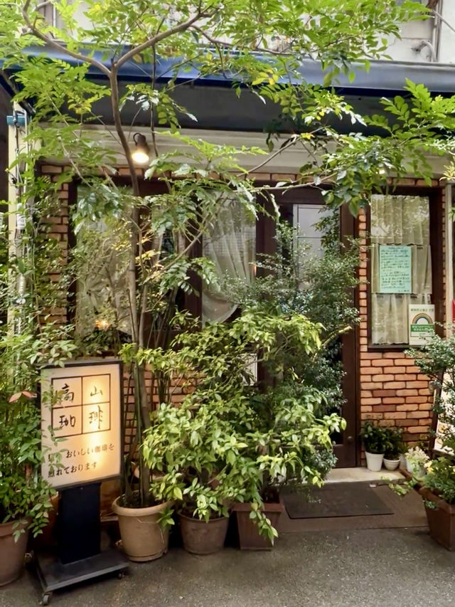 A Day of Gourmet Bites and Strolling in Kanda, Tokyo 🍜🍞