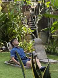 A Tranquil Garden Café in Jungut Batu
