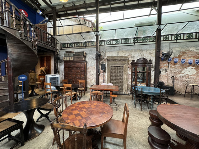 Sipping Through Time by the River: A Hidden Gem in Bangkok’s Talat Noi