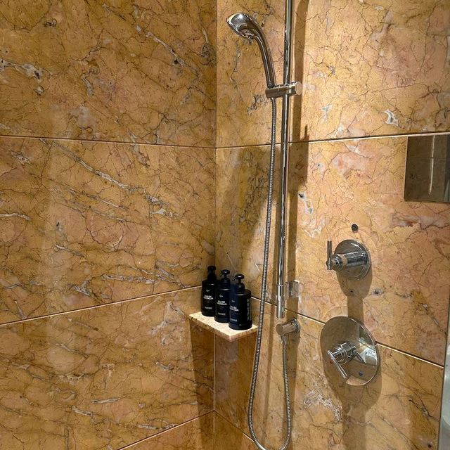 Four Seasons Hotel Hong Kong
