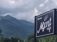 mynt cafe วิวเขาเหมน + ธารน้ำหลายสายไหลผ่าน