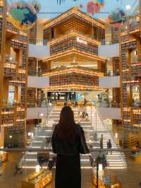 📚ソウル・ピョルマダン図書館｜星のような本と光に包まれる、夢みたいな空間