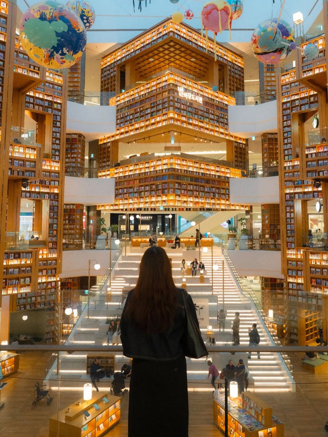 📚ソウル・ピョルマダン図書館｜星のような本と光に包まれる、夢みたいな空間
