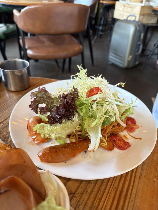 Wolf Den Café：美孚隱世狼系主題咖啡廳，打卡必試酥皮全日早餐！
