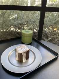 모노톤 갬성에 빠지다✨ Loveless Coffee에서의 한 잔