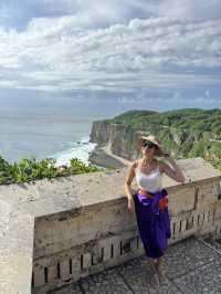 Uluwatu Temple: Stunning Views & Sneaky Monkeys!🐒