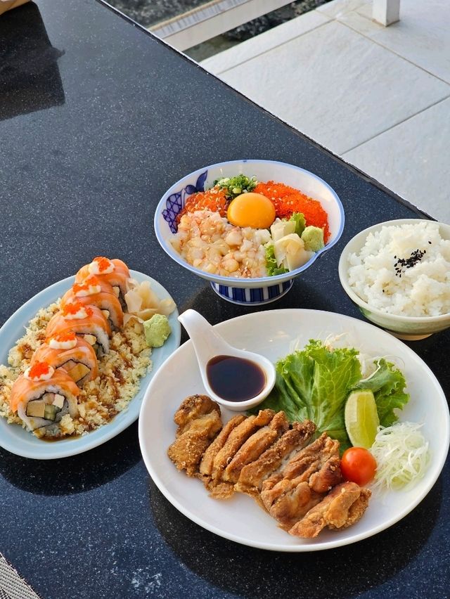 bakkai seaside kitchen : Sriracha