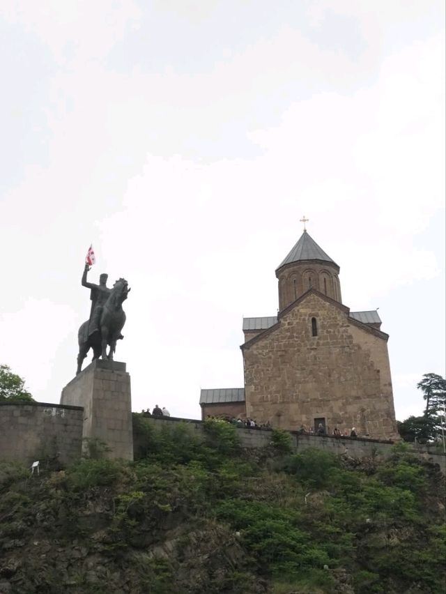 時を越えて佇む、ジョージアの教会🇬🇪