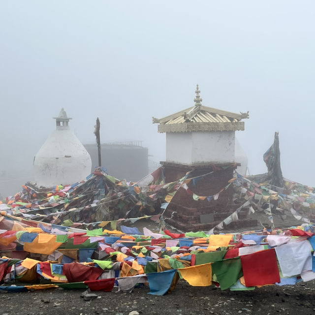  🌨 Zheduo Mountain — First Gateway to Tibet, Last Stop in Sichuan