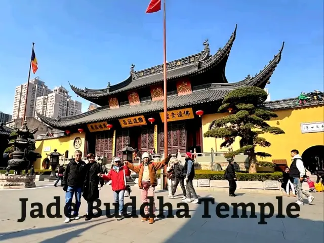 Worship at Jade Buddha Temple and Jing'an Temple