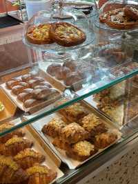 Pineyard Café – Rustic charm by the lake