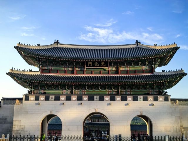 Beneath the Eaves of Heaven: Discover Gyeongbokgung