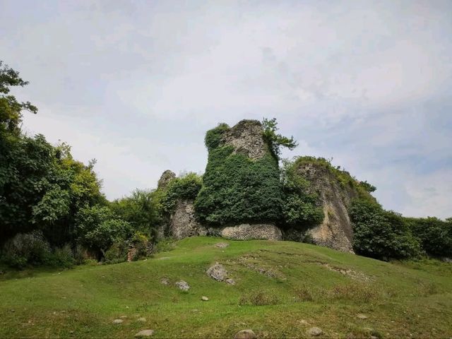 Strolling Around Rukhi Fortress
