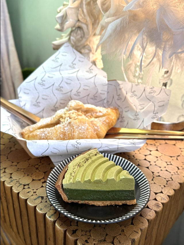 Chinatown’s Best-Kept Café Secret with Ice Cream and Lounge Vibes