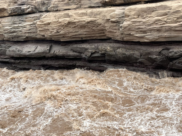 🌊 Hukou Waterfall — The Roaring Power of the Yellow River