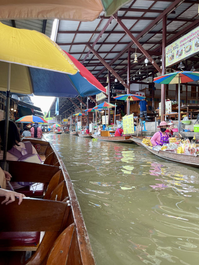 🌊สัมผัสเสน่ห์วิถีชีวิตริมน้ำ กับการเที่ยวตลาดน้ำ