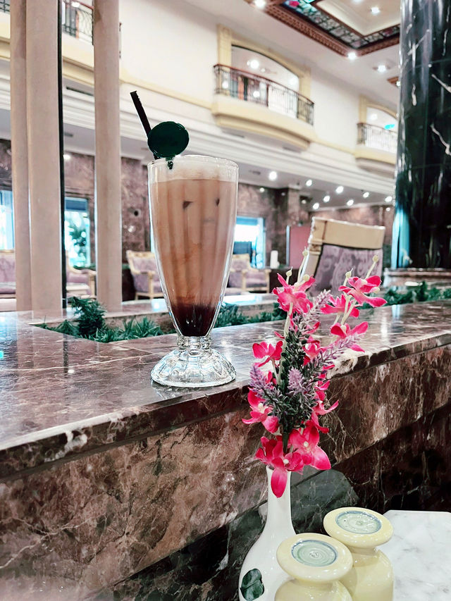 Seattle Coffee & Tea: Elegant Ambience with Exceptional Coffee and Pastries 