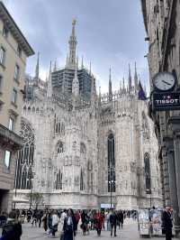 ⛪✨ The Majesty of Milan’s Duomo 🌸🌆  