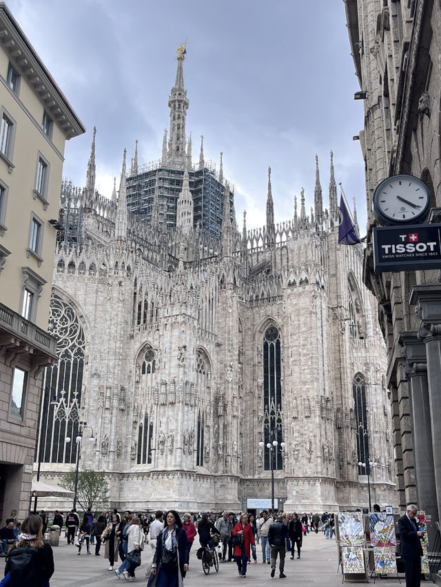 ⛪✨ The Majesty of Milan’s Duomo 🌸🌆  