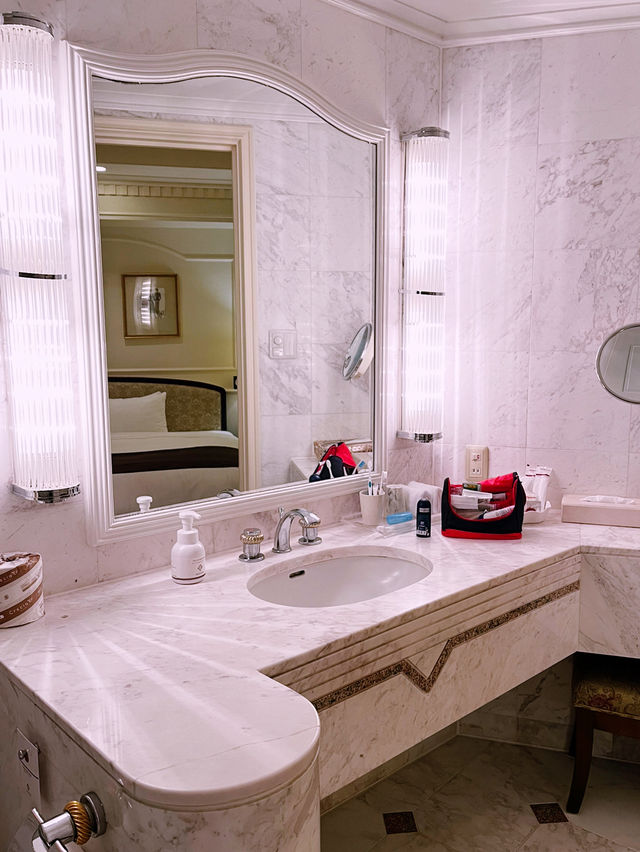 The Manhattan Hotel Chiba: Opulent Sanctuary of Classic Elegance The Manhattan Hotel Chiba: Opulent Sanctuary of Classic Elegance