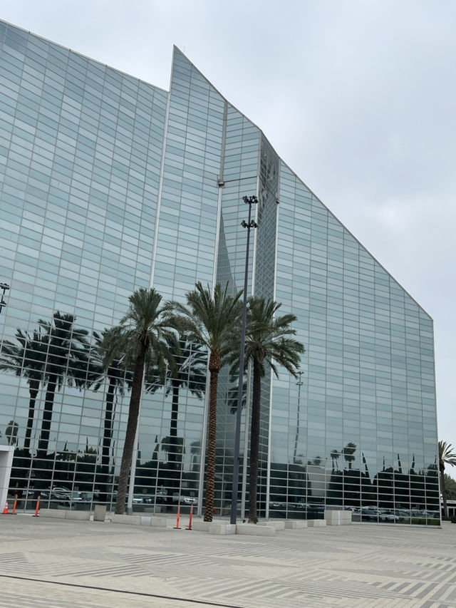 Christ Cathedral โบสถ์สวยอลังการใน California