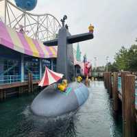 💛 “The Banana Icon: Minion Statue at Universal Studios Beijing”