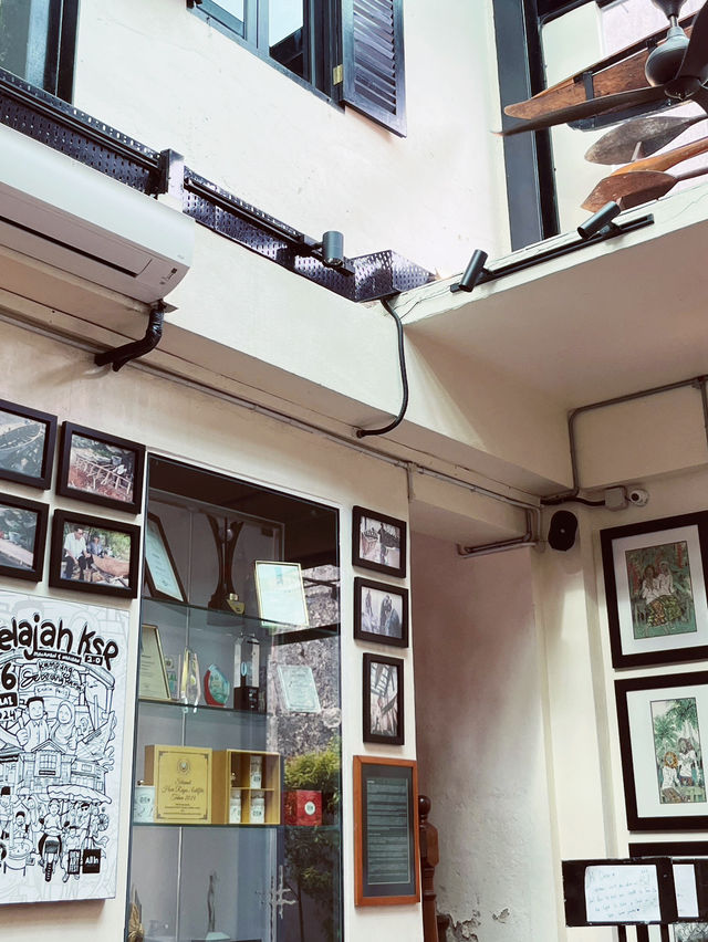 ☕️ Café Diem Alor Setar: Where Kedah's Rustic Charm Meets Modern Coffee Culture! 🌾