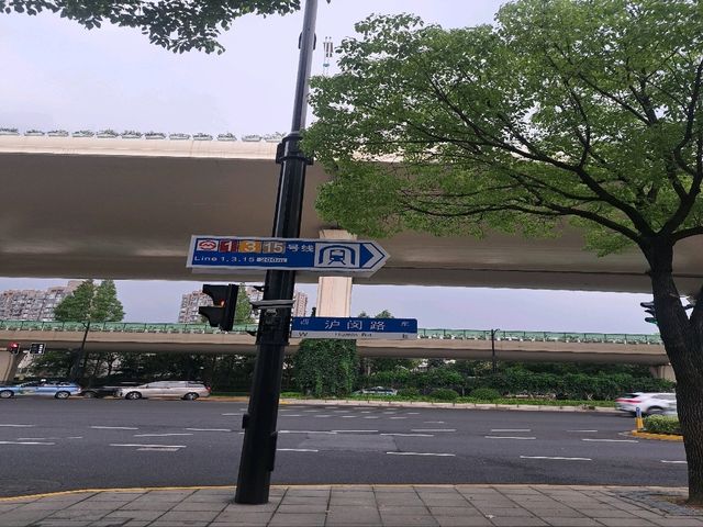 2025.8月初夏季夜晚徐家匯書院