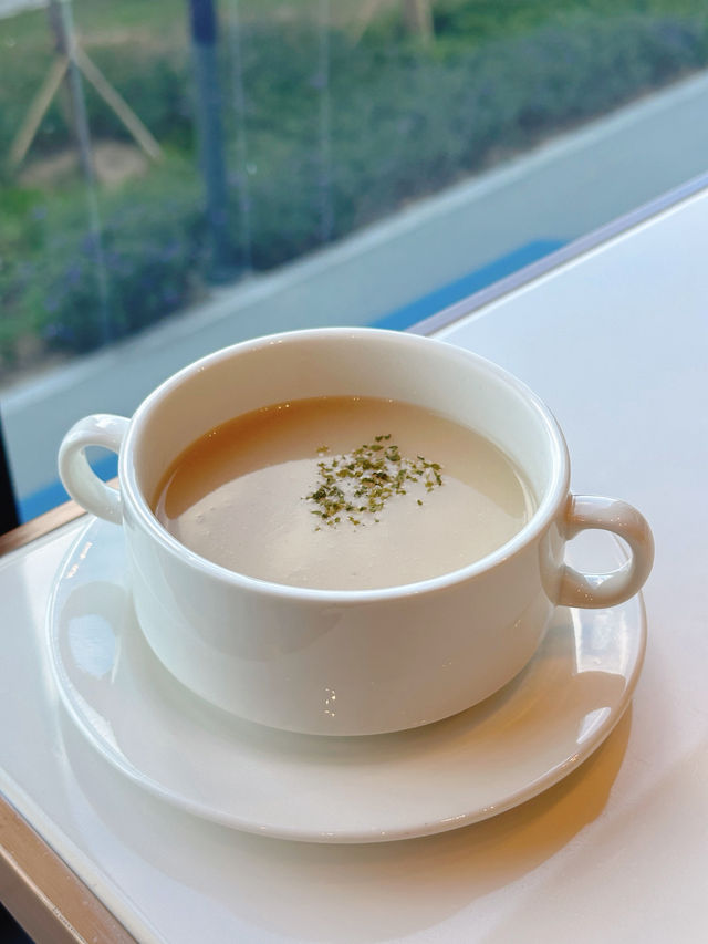 窗邊打卡位拍海景最靚📸  
