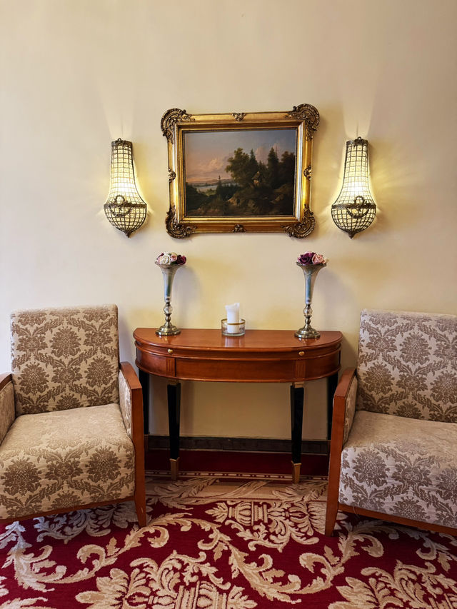 Lakeside Dining🍽️  