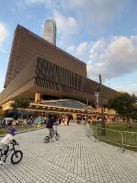 🌅 M+: จุดชมพระอาทิตย์ตกที่ปังที่สุดใน West Kowloo