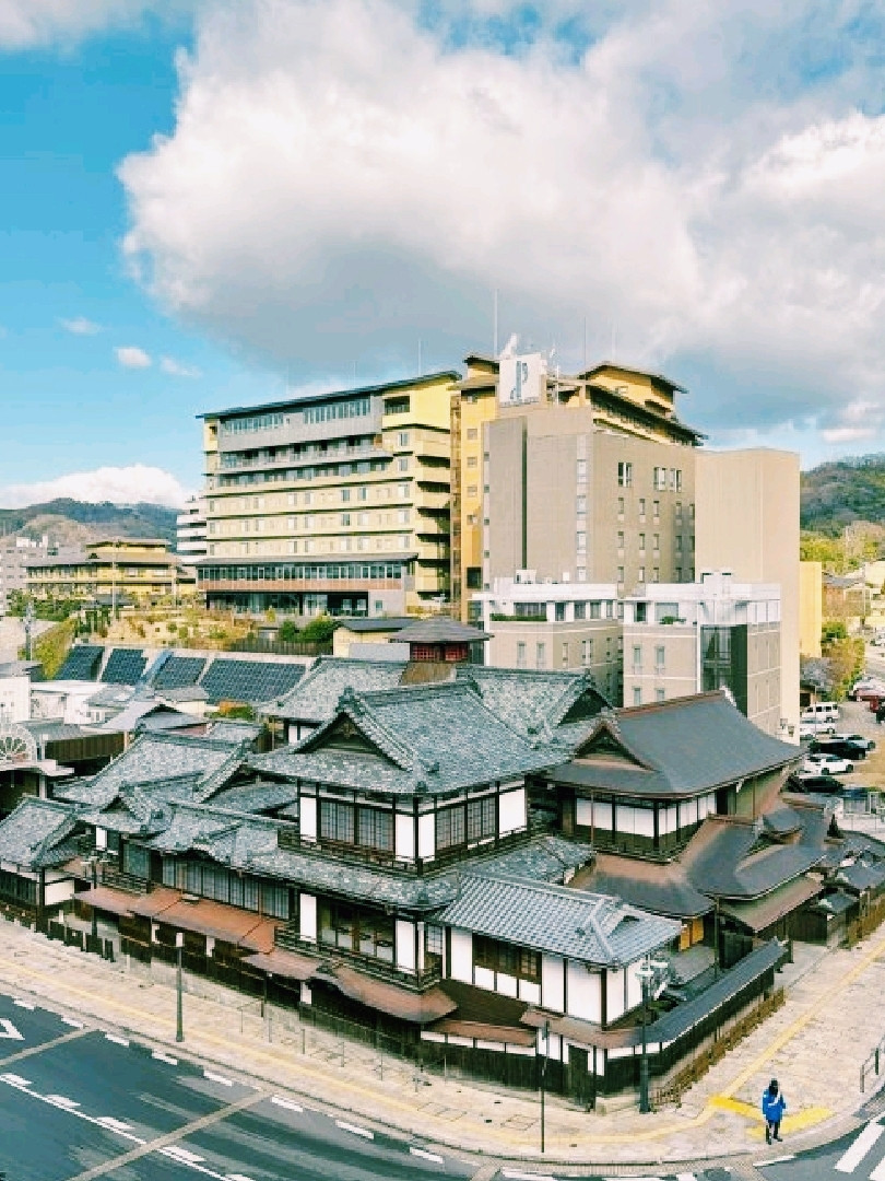 Matsuyama 2-Day Itinerary — Hot Springs, Castle, and a Slow-Paced