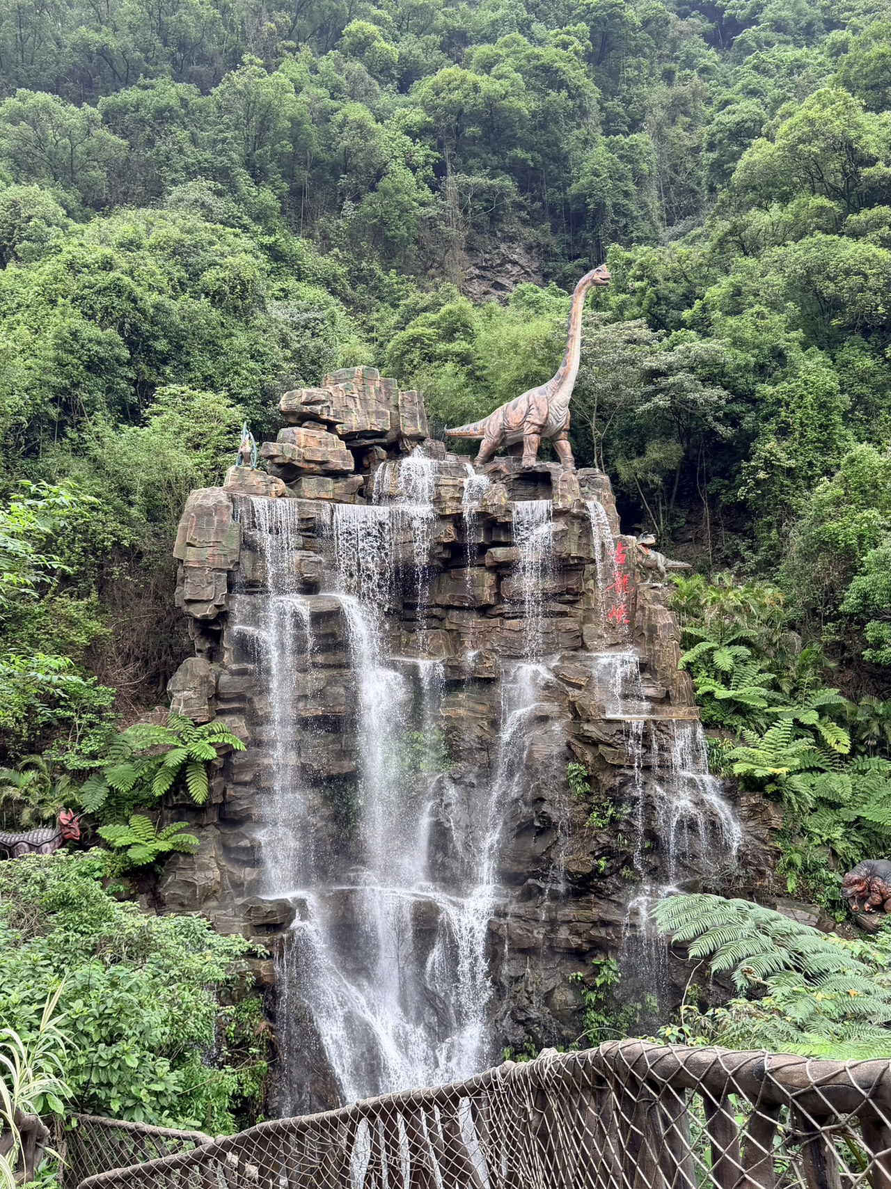 Gulong Gorge from Guangzhou - A Day in the Dinosaur Jungle: 4/5.