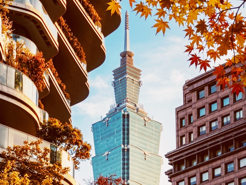 Golden Sunset Fall Views Of Taipei 101