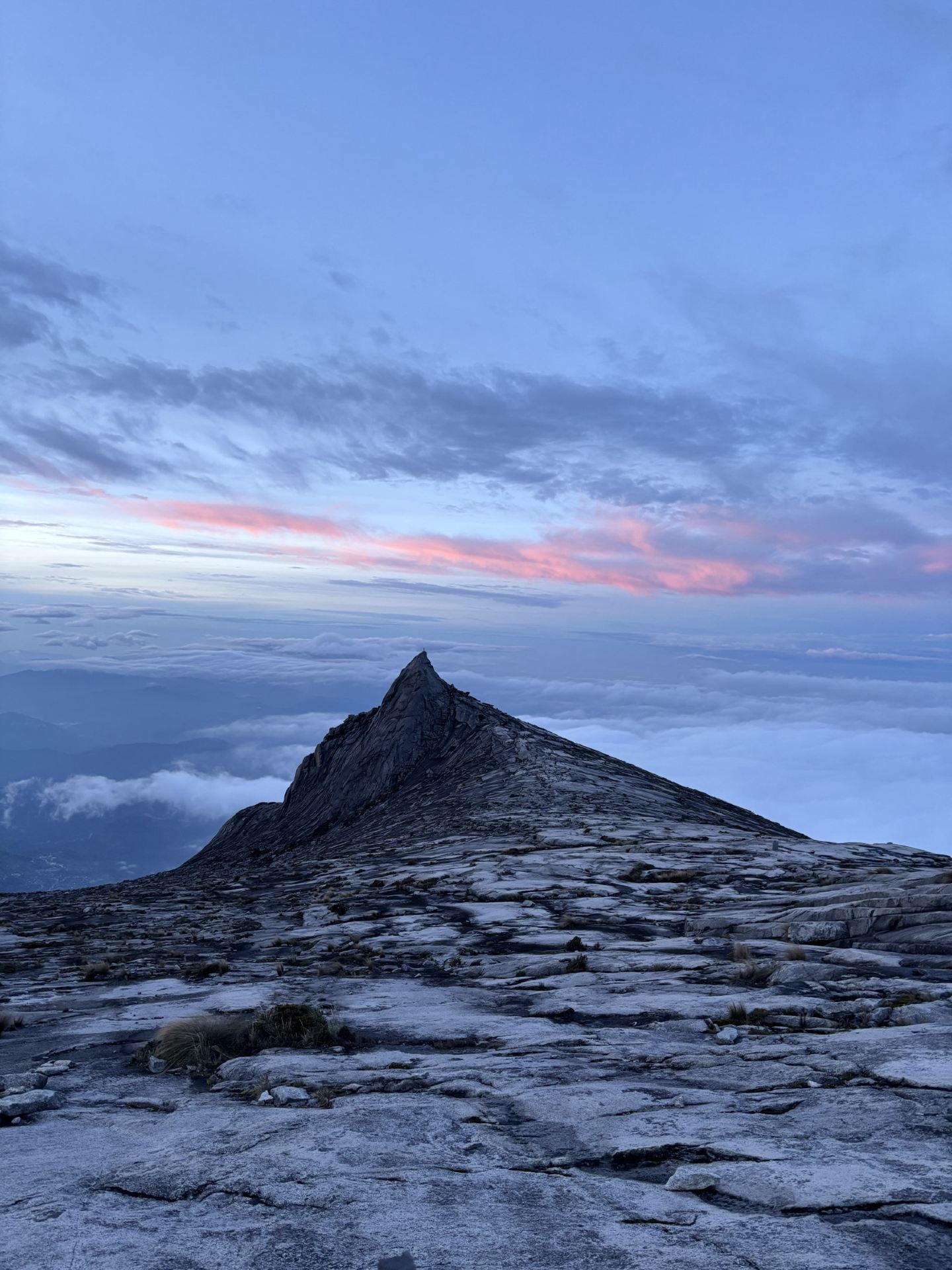 🏔️🌅 Mount Kinabalu: The Sunrise Makes Every Step Worth It! 🇲🇾✨