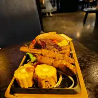 Late Lunch at Blue Frog
