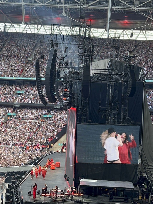 London | Happy to enjoy the eras tour with Taylor swift