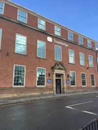A noisy stay at Chester Central Travelodge 🇬🇧