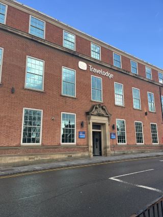 A noisy stay at Chester Central Travelodge 🇬🇧
