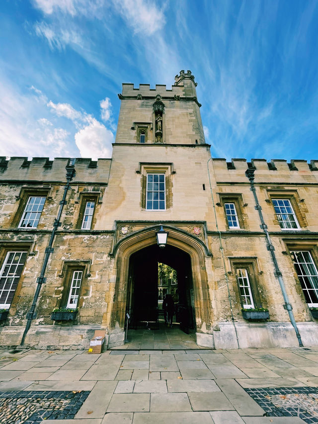 🌿 Lincoln & St John’s College: Two Oxford Gems Worth Exploring! 🌿